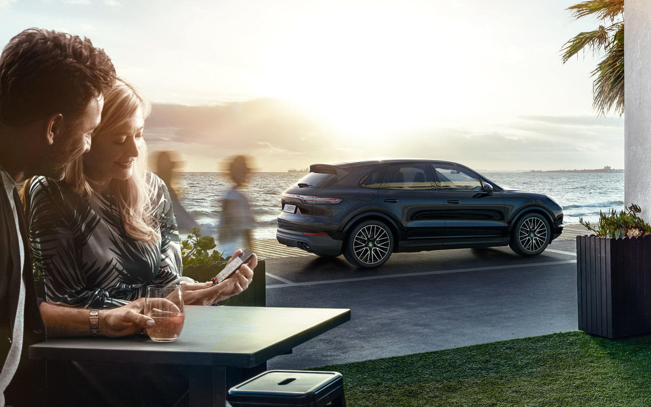 Comparison Porsche Cayenne 2017 vs Porsche Cayenne Platinum 2018